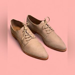 Frye Lace-up shoes. Erica Oxford. Tan colored. Pointed toe. Woman’s size 6.5.